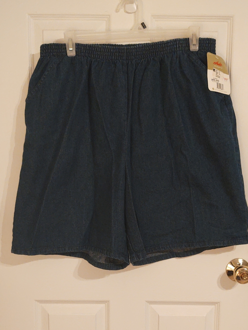 chic Women's Denim Jean Shorts - Dark Blue - 26W